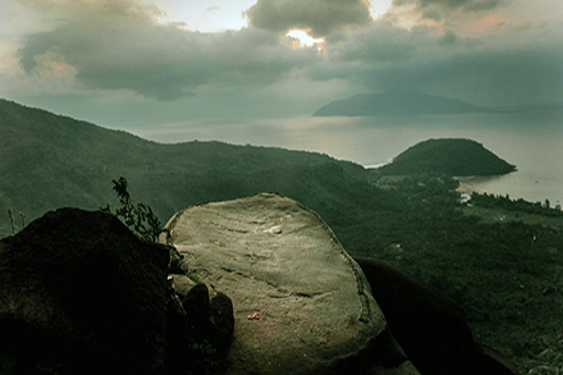 ĐÓN BÌNH MINH Ở HÒN ĐÁ THUYỀN TRÊN ĐÈO HẢI VÂN